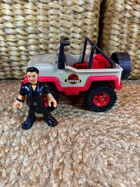 Fisher-Price Imaginext Jurassic Park Beige and Red Safari Jeep with one Figure
